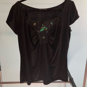 Short sleeve black top sweet embroidery front